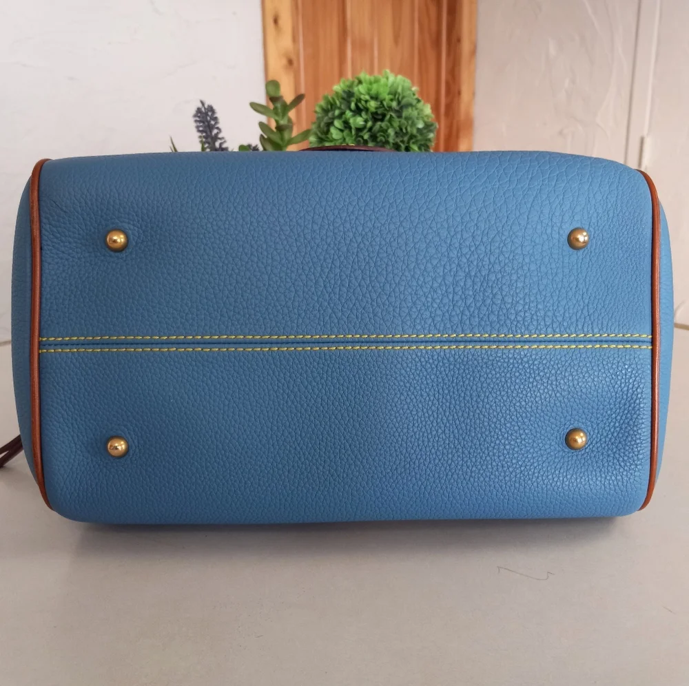 Dooney & Bourke sold out